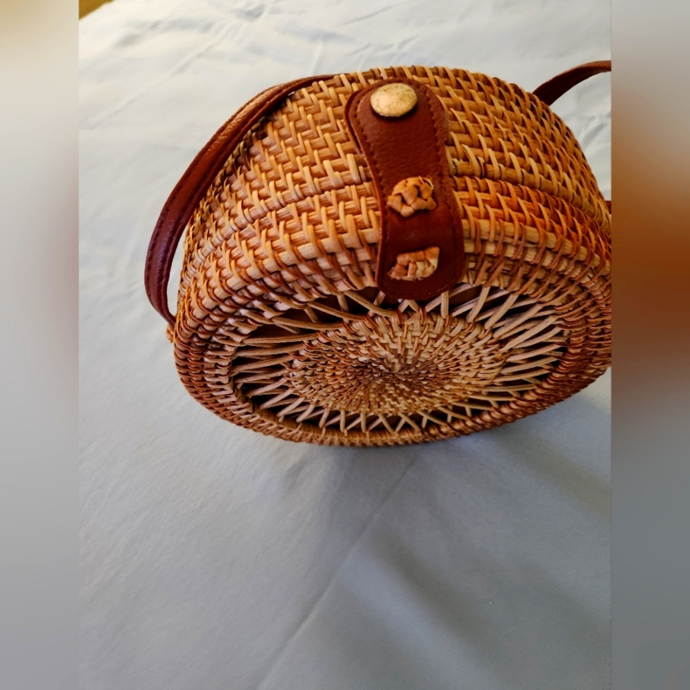 Super cute round purse.